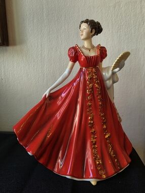 Royal Doulton Eleanor Figure of the Year 2015 HN 5725